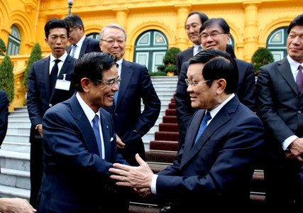 Staatspräsident Truong Tan Sang empfängt Vertreter der Kommission für wirtschaftliche Zusammenarbeit